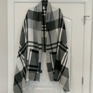 New Kimono cape scarf with 2 front pockets